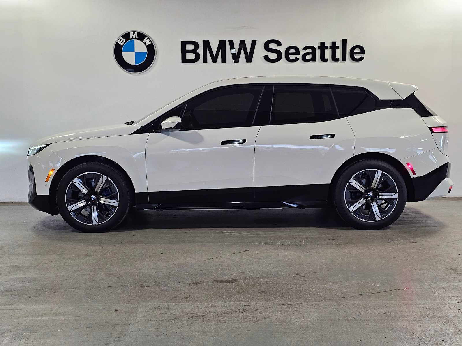 Thumbnail: 2024 BMW iX - 3