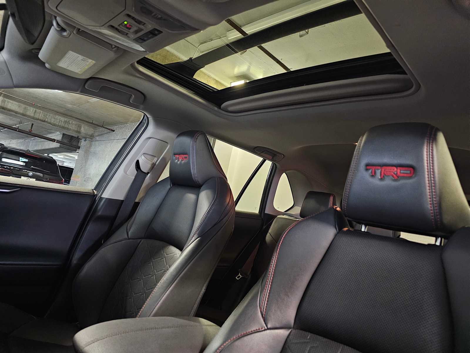 Thumbnail: 2021 Toyota RAV4 - 32