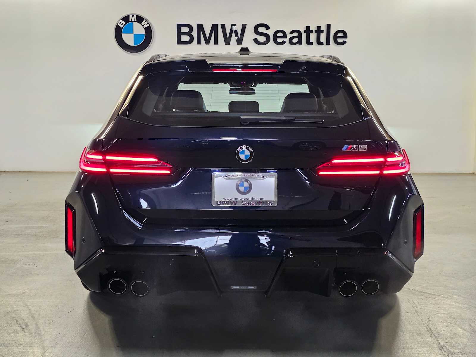 Thumbnail: 2027 BMW M5 - 5