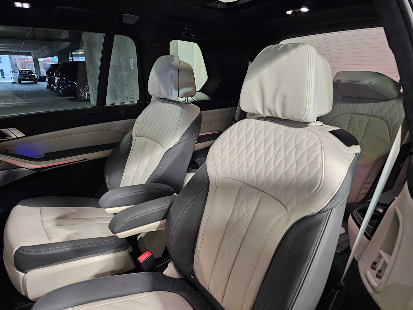 Thumbnail: 2026 BMW X7 - 38