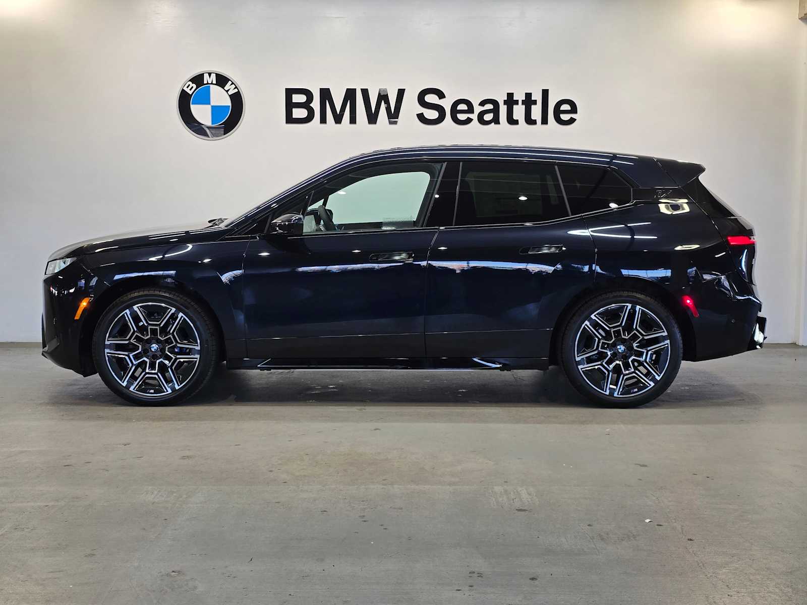 Thumbnail: 2026 BMW iX - 3