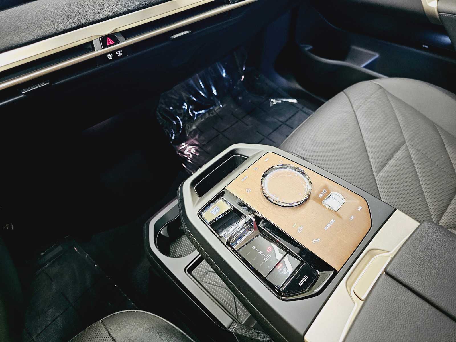 Thumbnail: 2024 BMW iX - 16