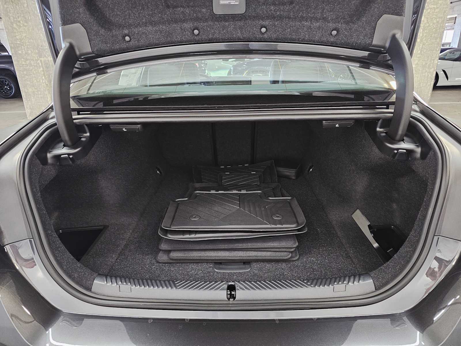 Thumbnail: 2026 BMW i5 - 28