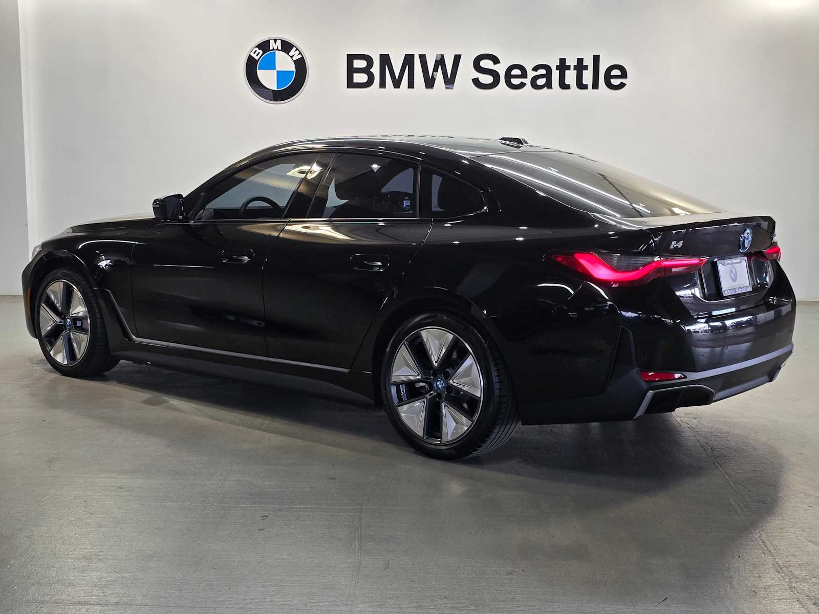 Thumbnail: 2023 BMW i4 - 4