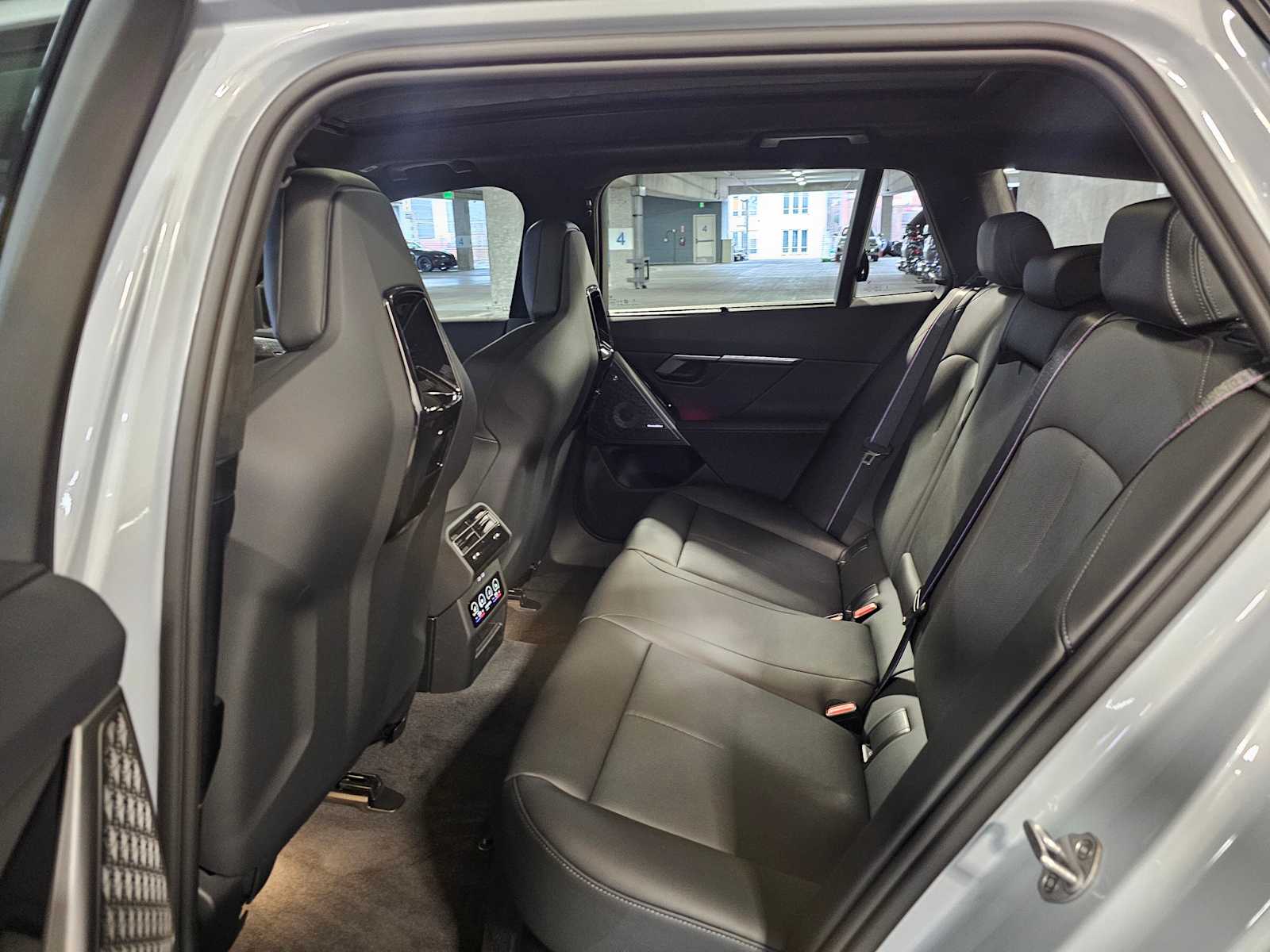 Thumbnail: 2026 BMW M5 - 34