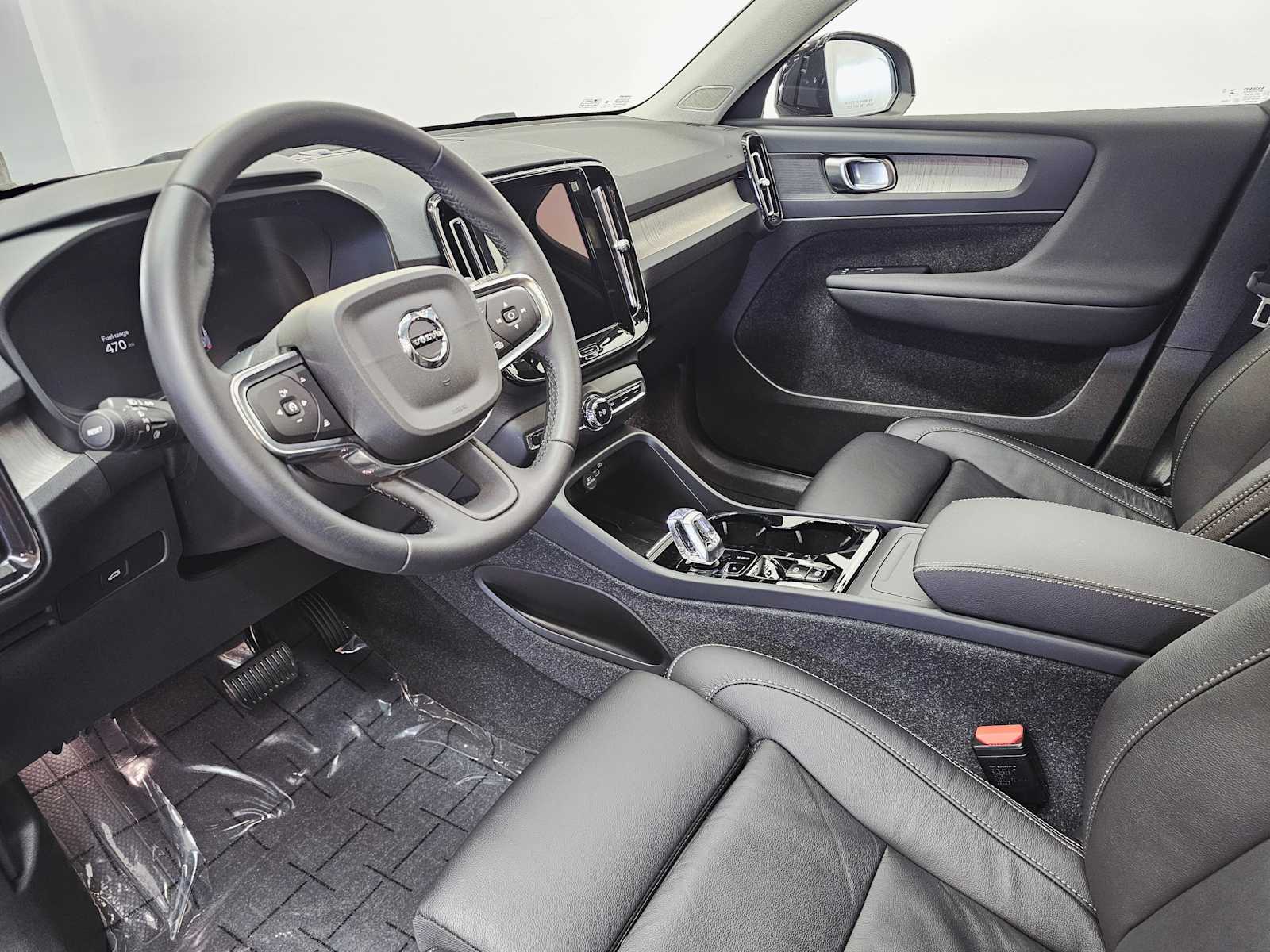 Thumbnail: 2023 Volvo XC40 - 2