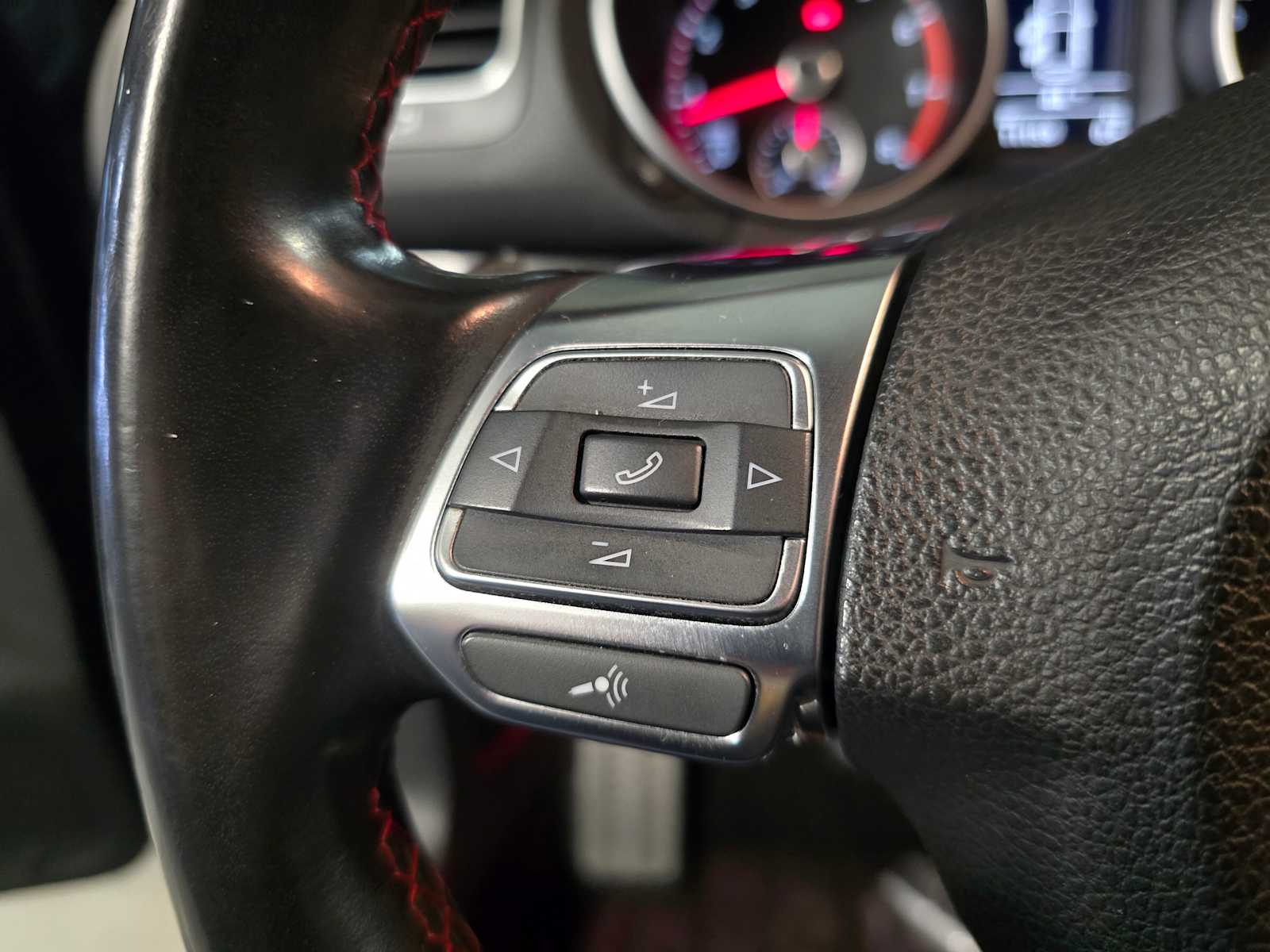 Thumbnail: 2012 Volkswagen Golf - 19