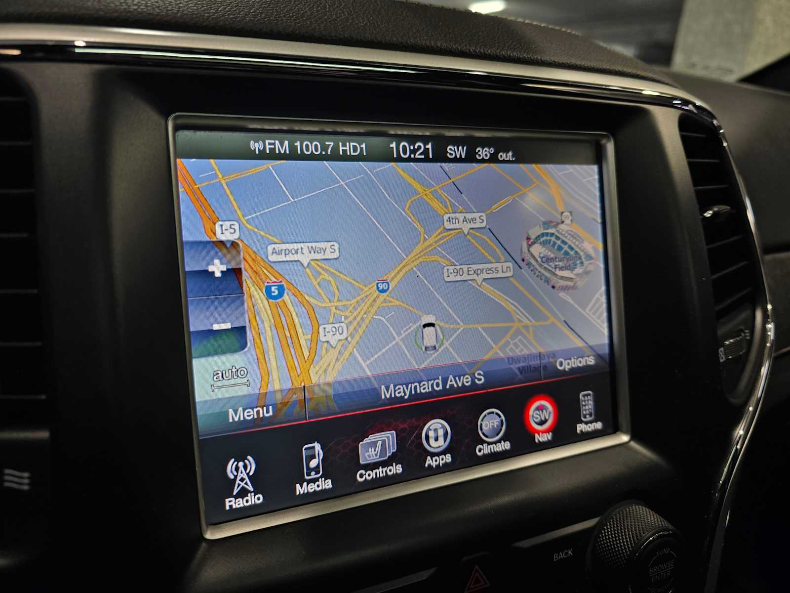 Thumbnail: 2015 Jeep Grand Cherokee - 17