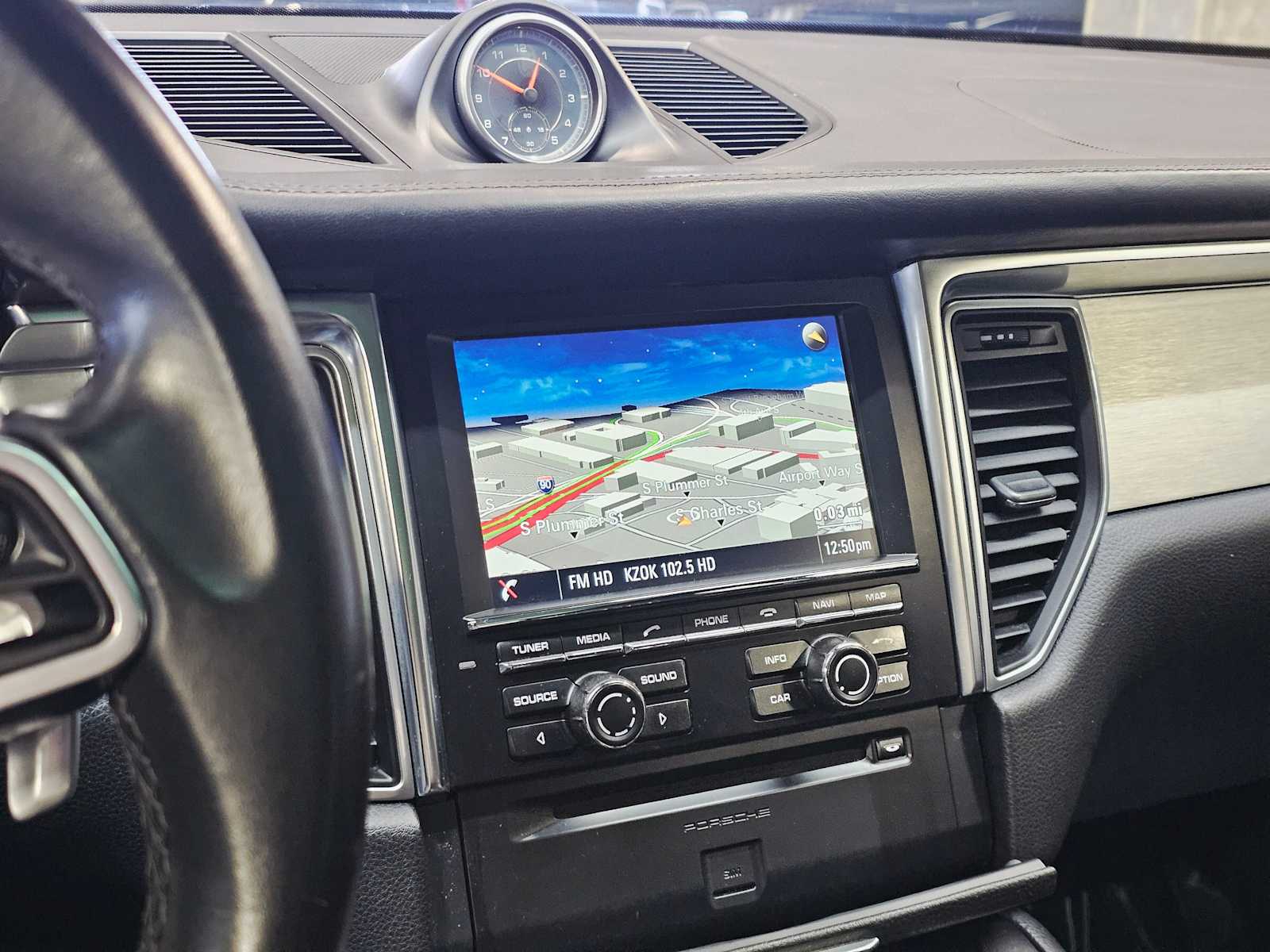 Thumbnail: 2016 Porsche Macan - 16