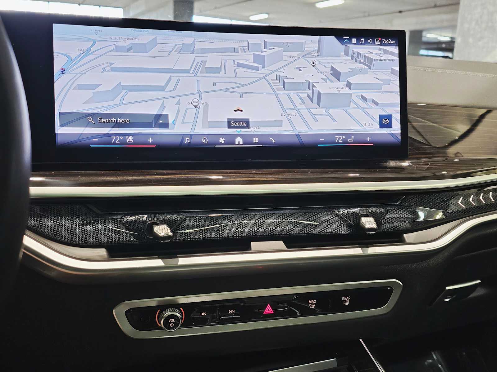 Thumbnail: 2024 BMW X7 - 16