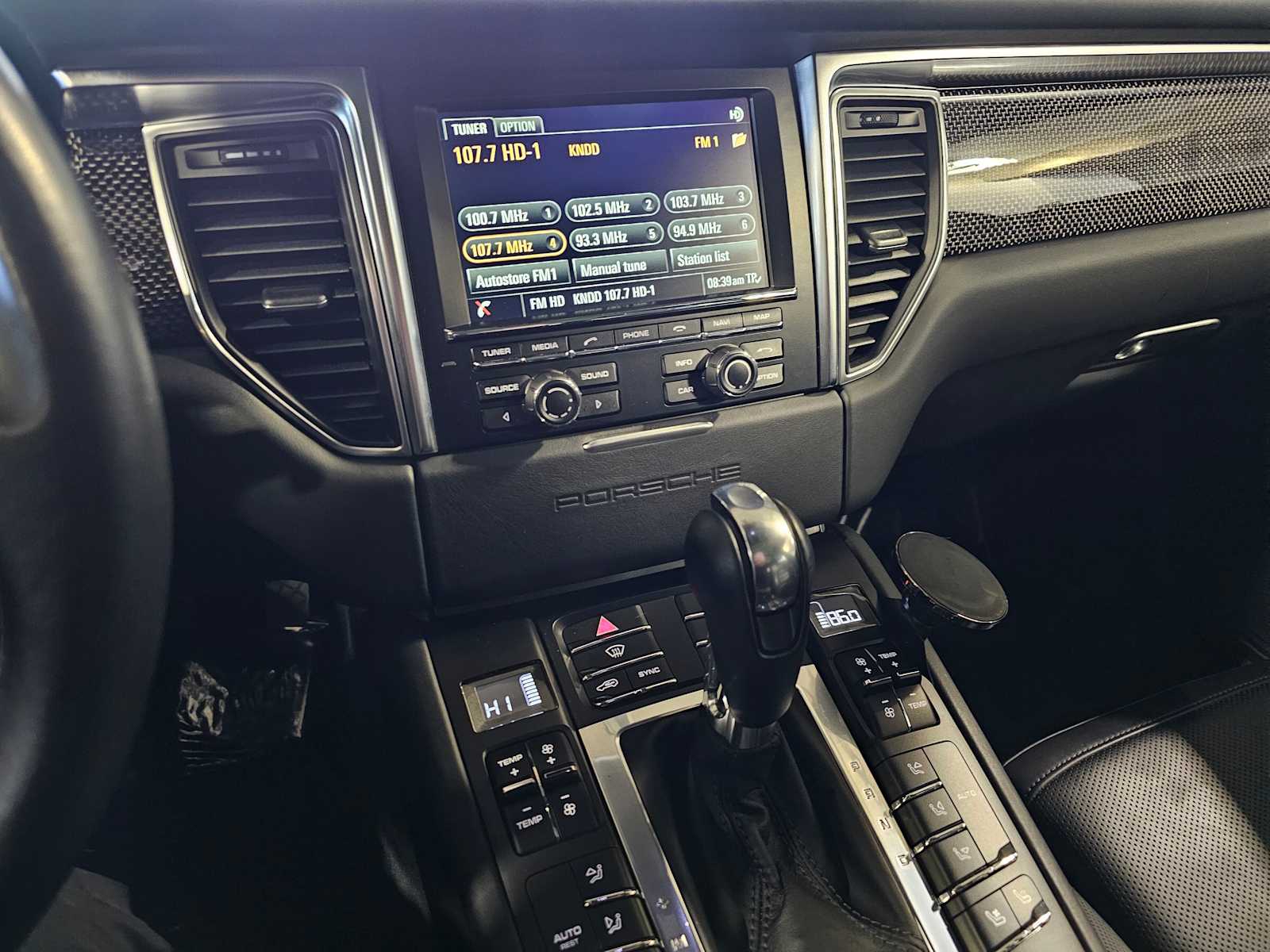 Thumbnail: 2016 Porsche Macan - 14