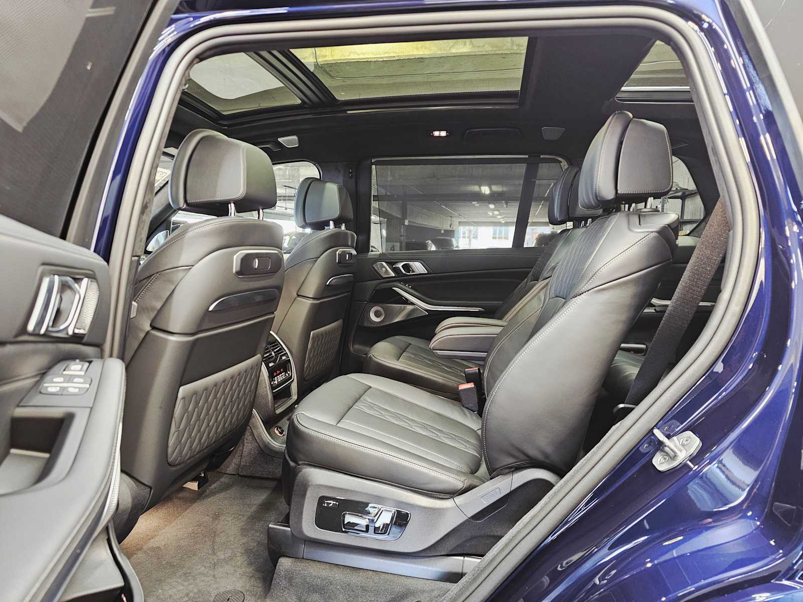 Thumbnail: 2026 BMW X7 - 25