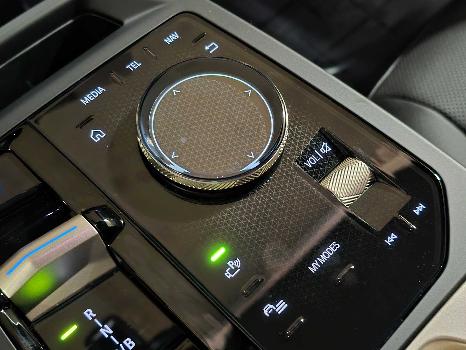 Thumbnail: 2026 BMW iX - 16