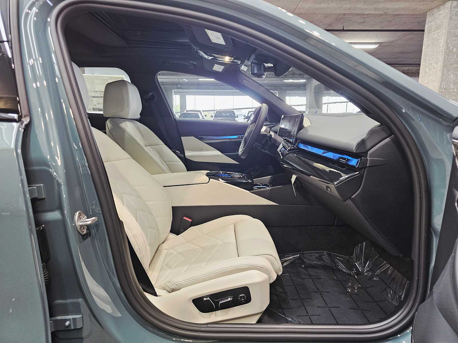 Thumbnail: 2025 BMW i5 - 27