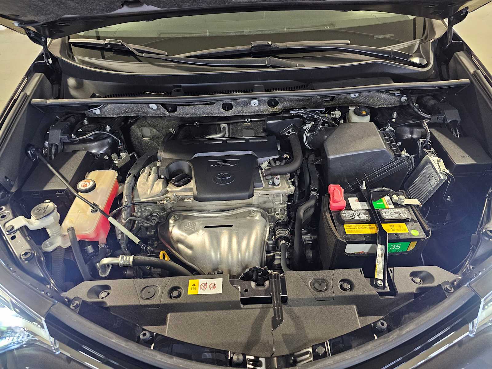 Thumbnail: 2018 Toyota RAV4 - 9