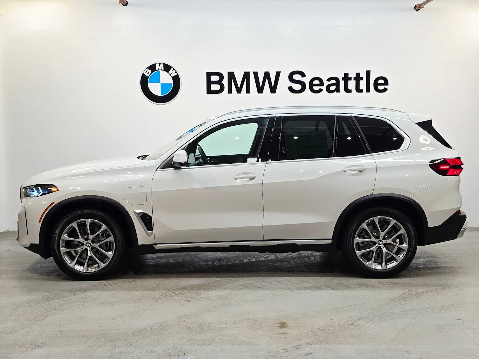 Thumbnail: 2026 BMW X5 - 3