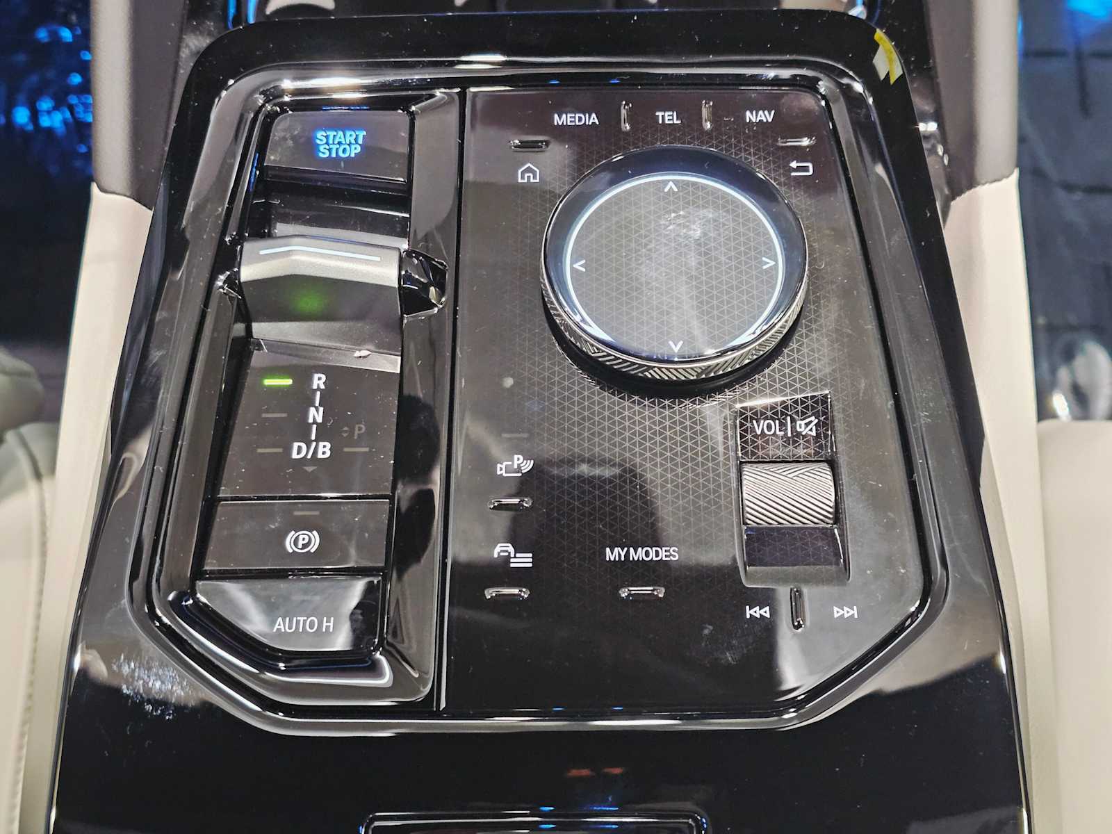 Thumbnail: 2025 BMW i5 - 18