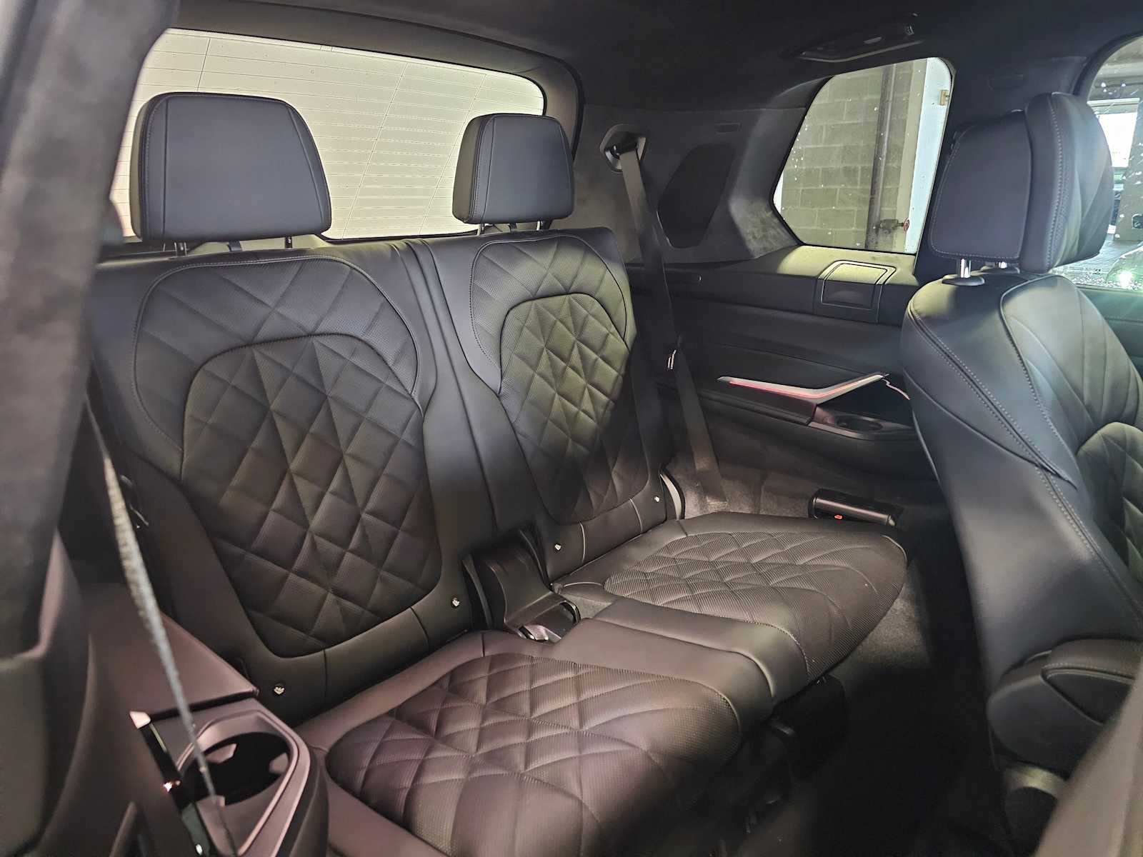 Thumbnail: 2026 BMW X7 - 40
