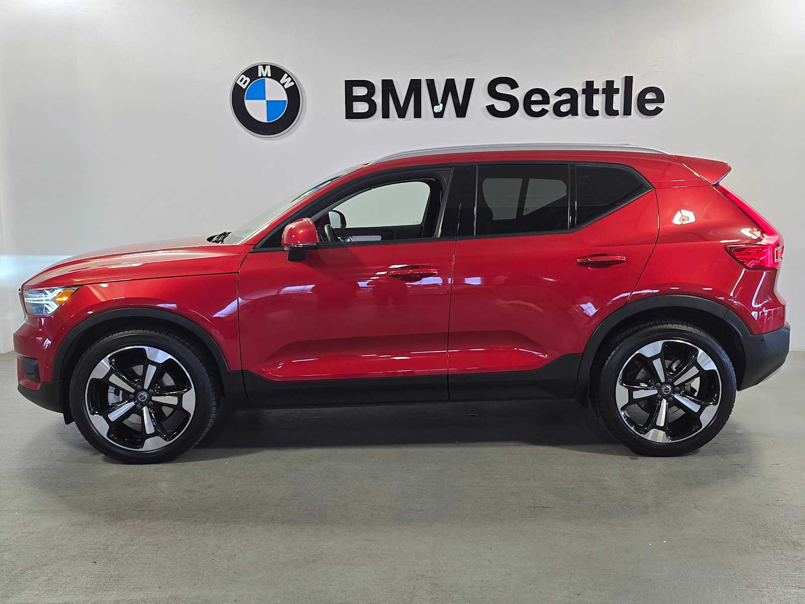 Thumbnail: 2019 Volvo XC40 - 3