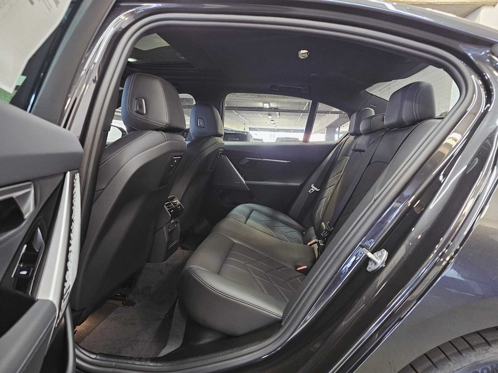 Thumbnail: 2026 BMW i5 - 25