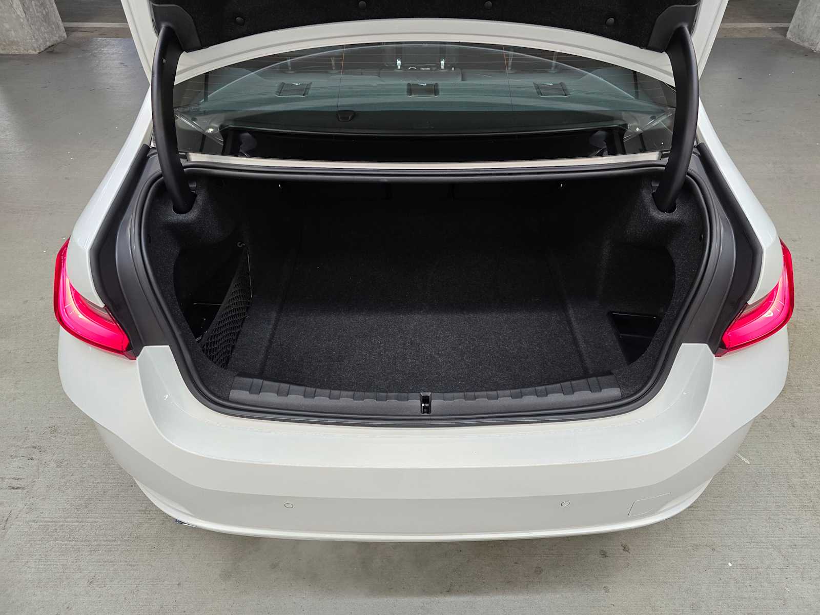 Thumbnail: 2025 BMW 3 Series - 33