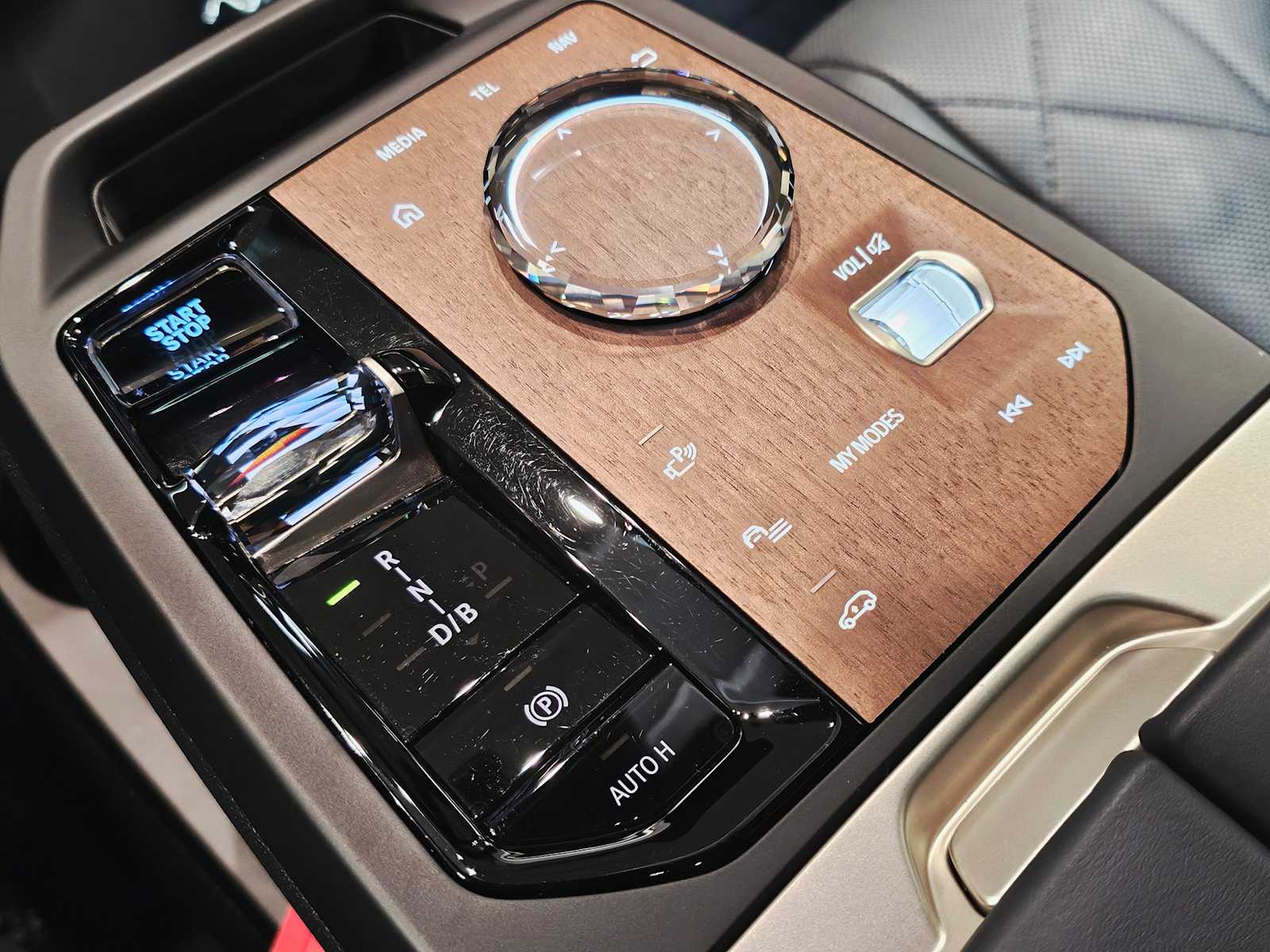 Thumbnail: 2023 BMW iX - 18