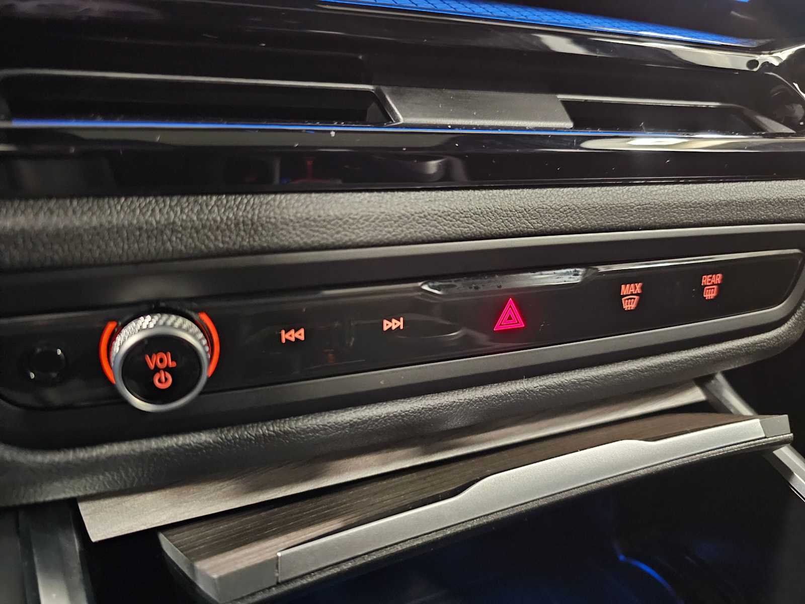 Thumbnail: 2025 BMW i4 - 17