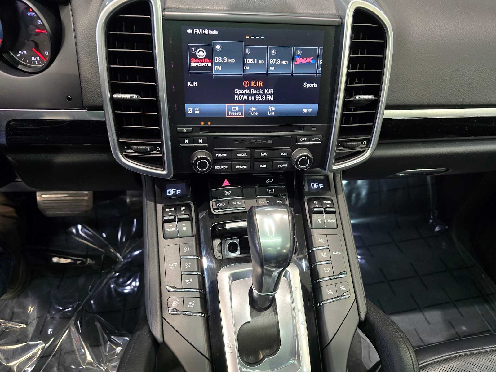 Thumbnail: 2017 Porsche Cayenne - 13