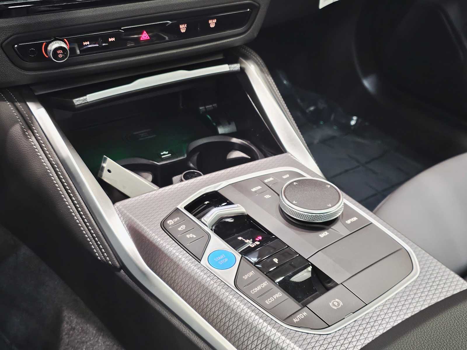 Thumbnail: 2025 BMW i4 - 17