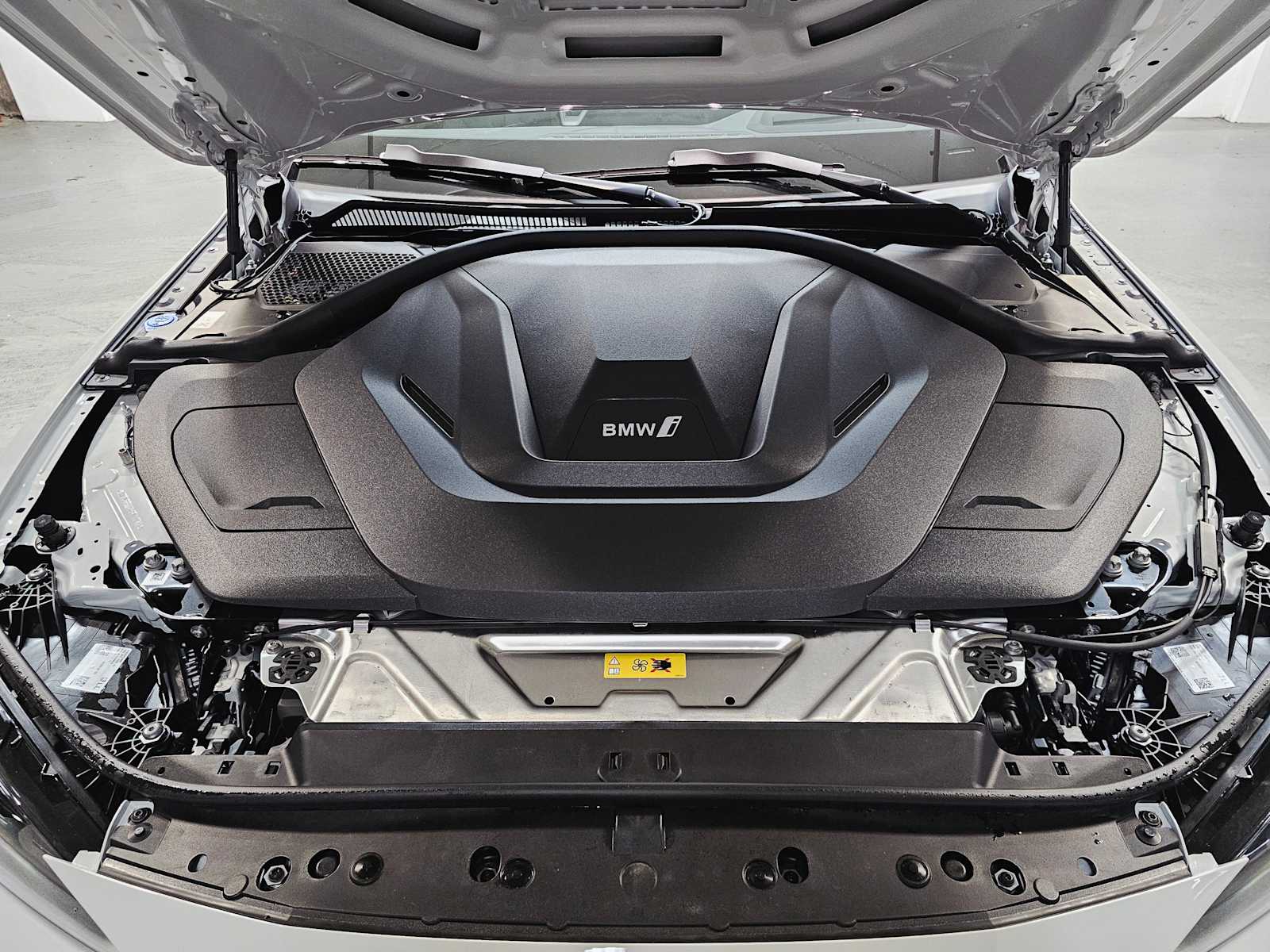 Thumbnail: 2025 BMW i4 - 9