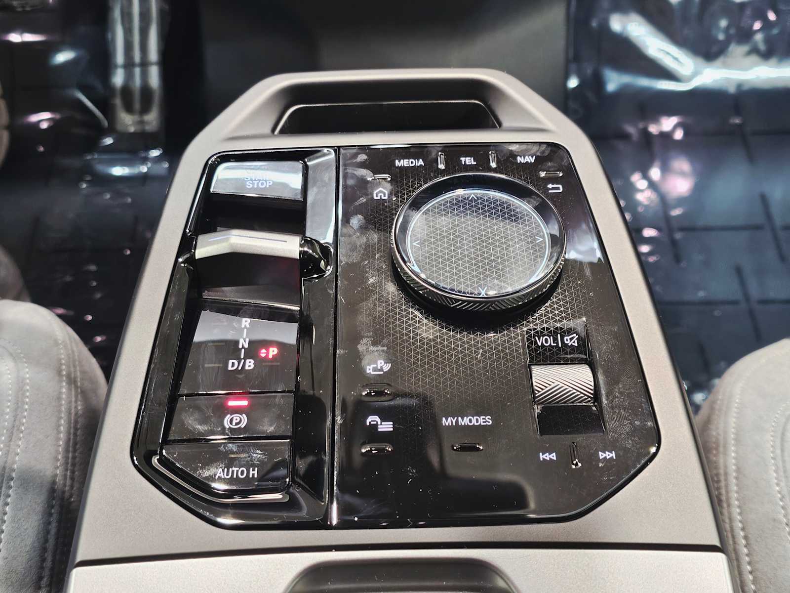 Thumbnail: 2026 BMW iX - 18