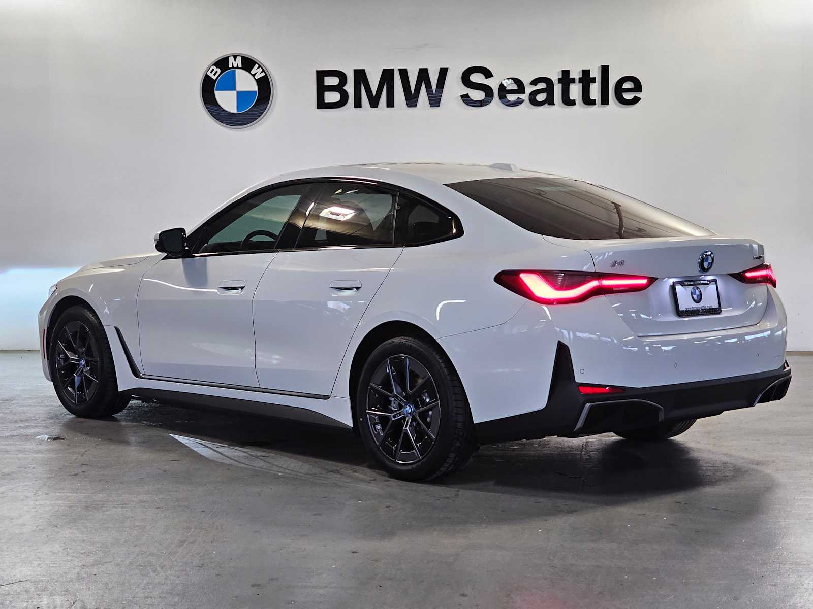 Thumbnail: 2023 BMW i4 - 4