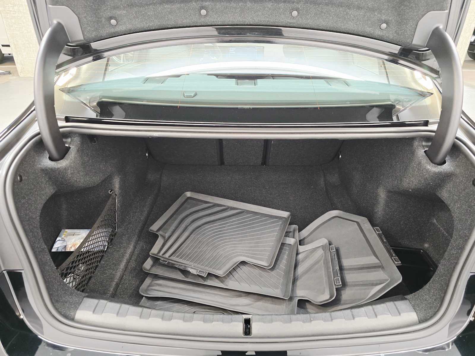 Thumbnail: 2025 BMW 3 Series - 29