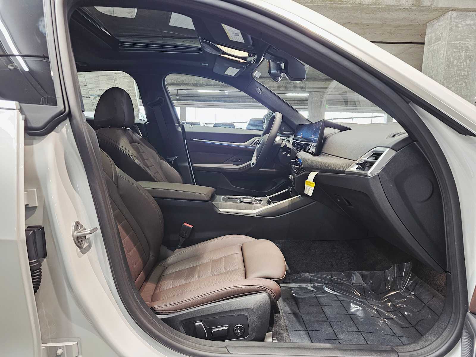 Thumbnail: 2025 BMW i4 - 27