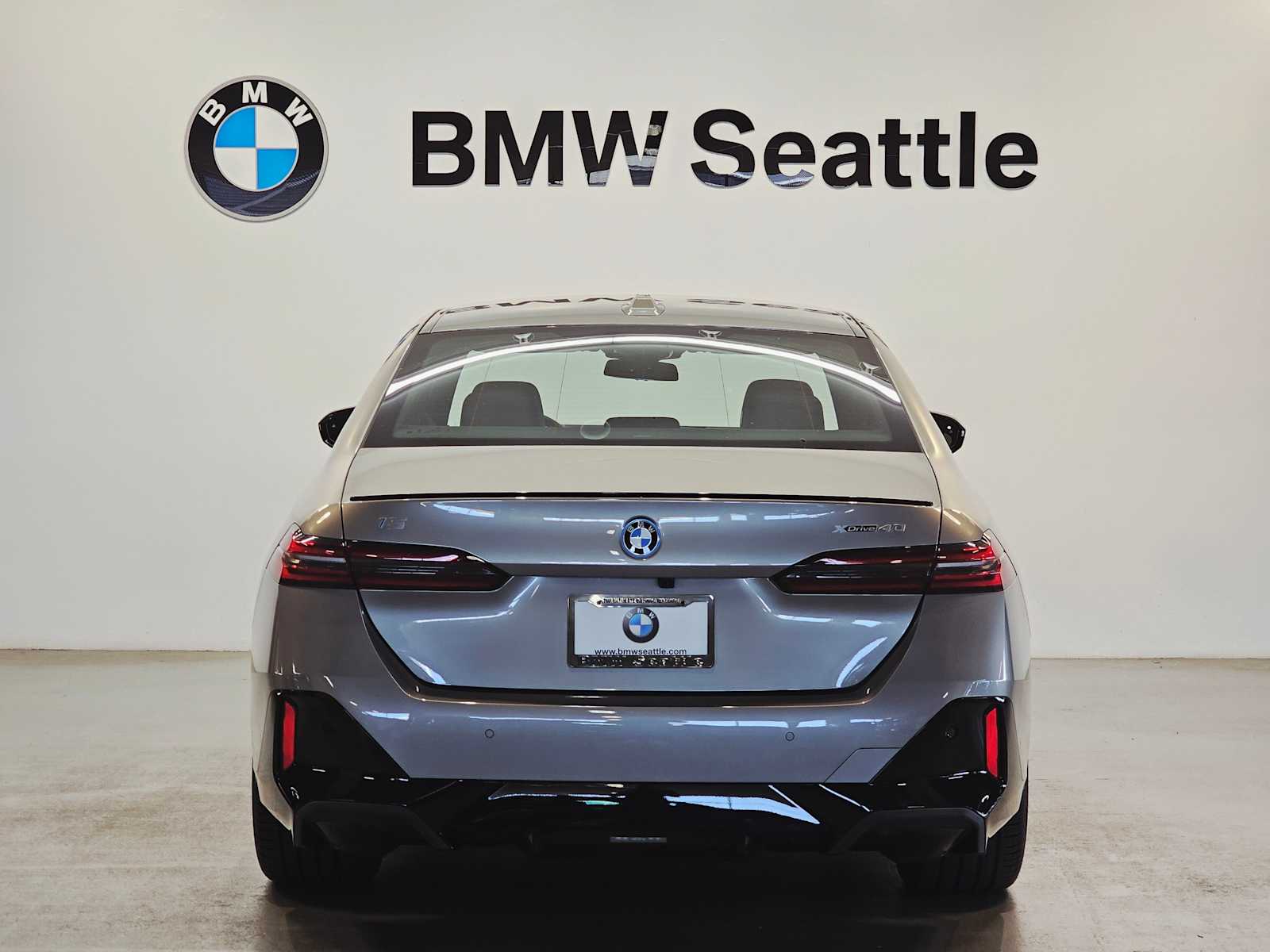 Thumbnail: 2026 BMW i5 - 5