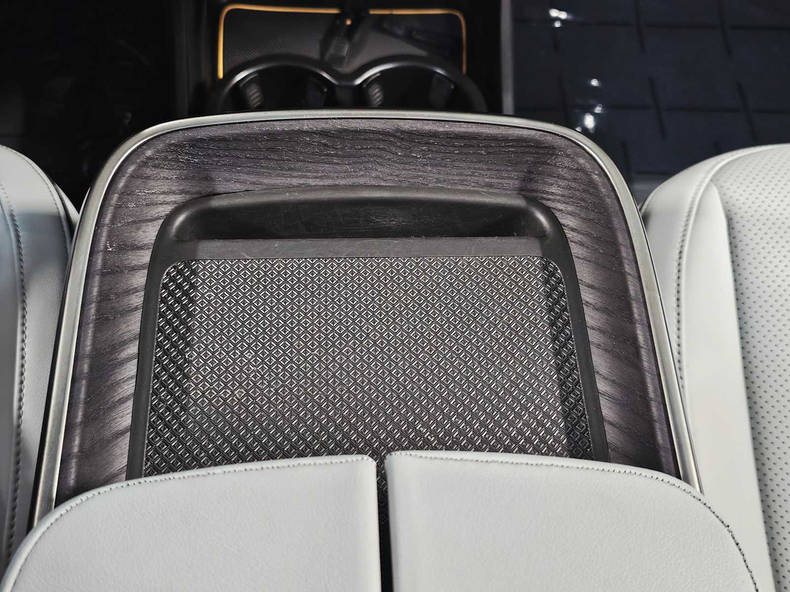 Thumbnail: 2024 Rivian R1S - 19