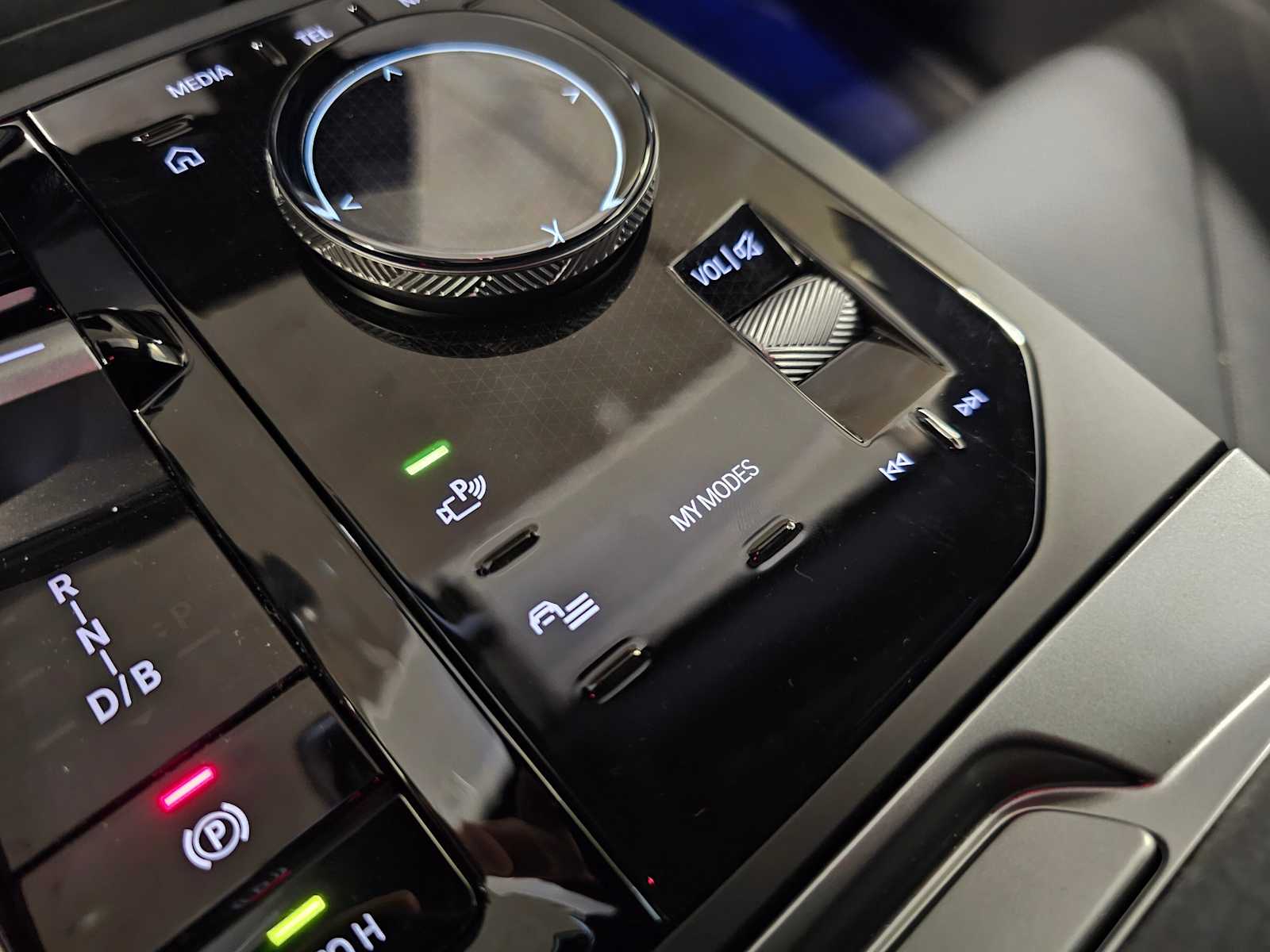 Thumbnail: 2026 BMW iX - 20