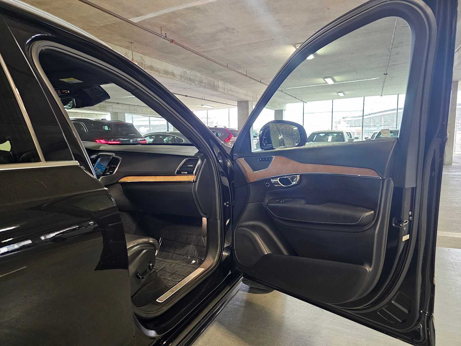 Thumbnail: 2016 Volvo XC90 - 34