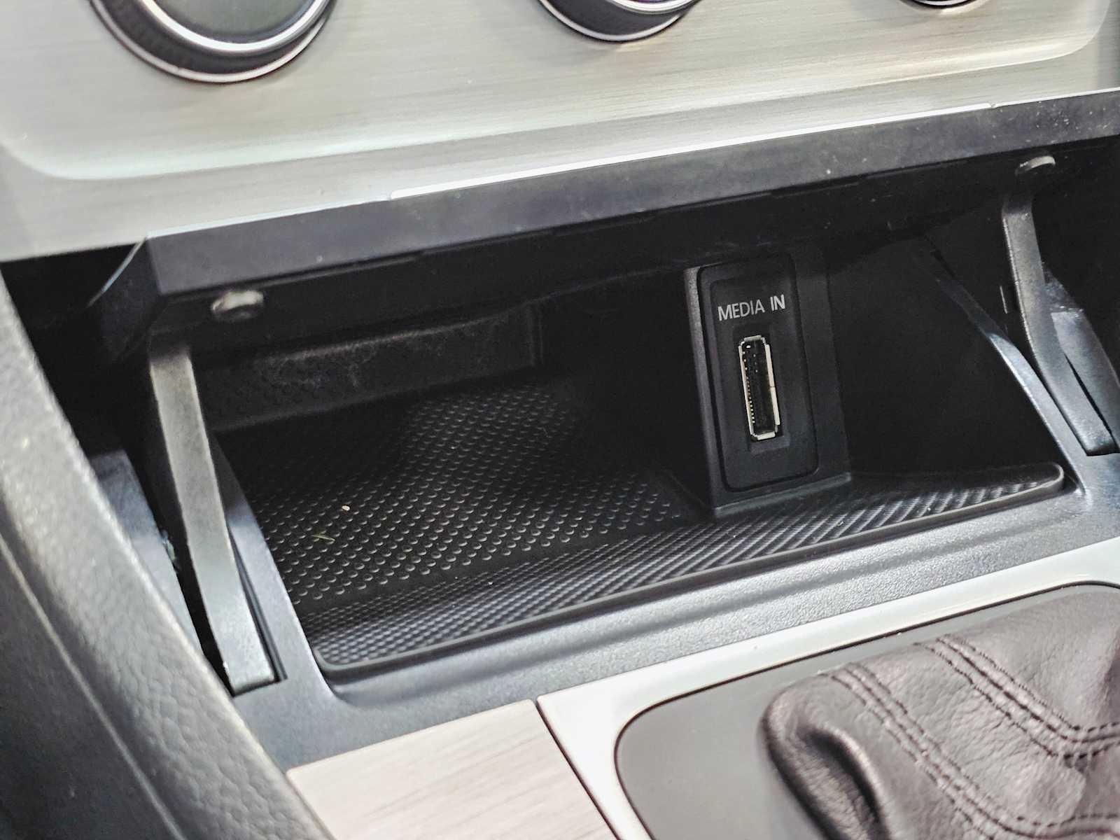 Thumbnail: 2015 Volkswagen Golf - 19