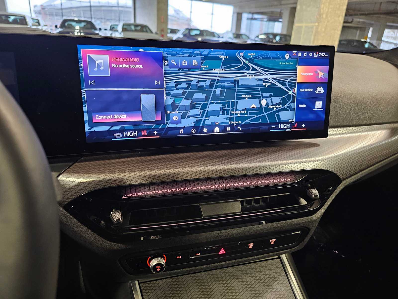 Thumbnail: 2025 BMW 3 Series - 13