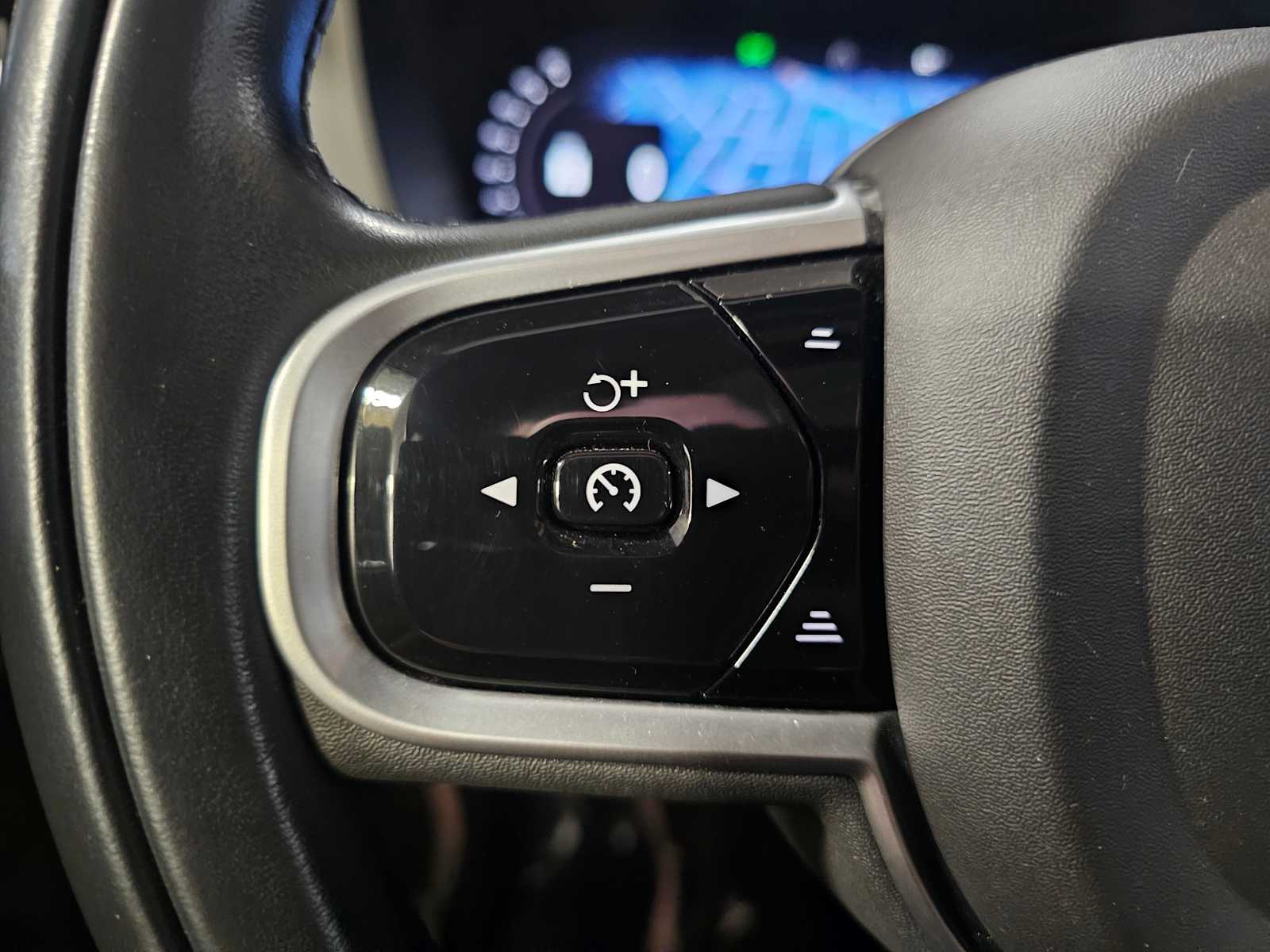 Thumbnail: 2022 Volvo XC60 - 19