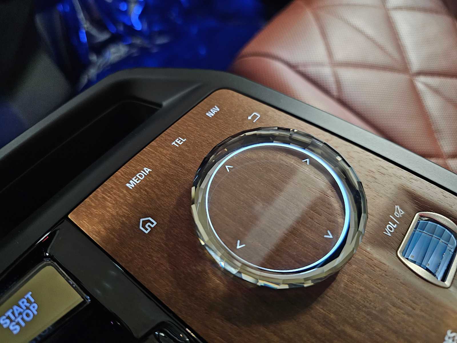 Thumbnail: 2023 BMW iX - 25