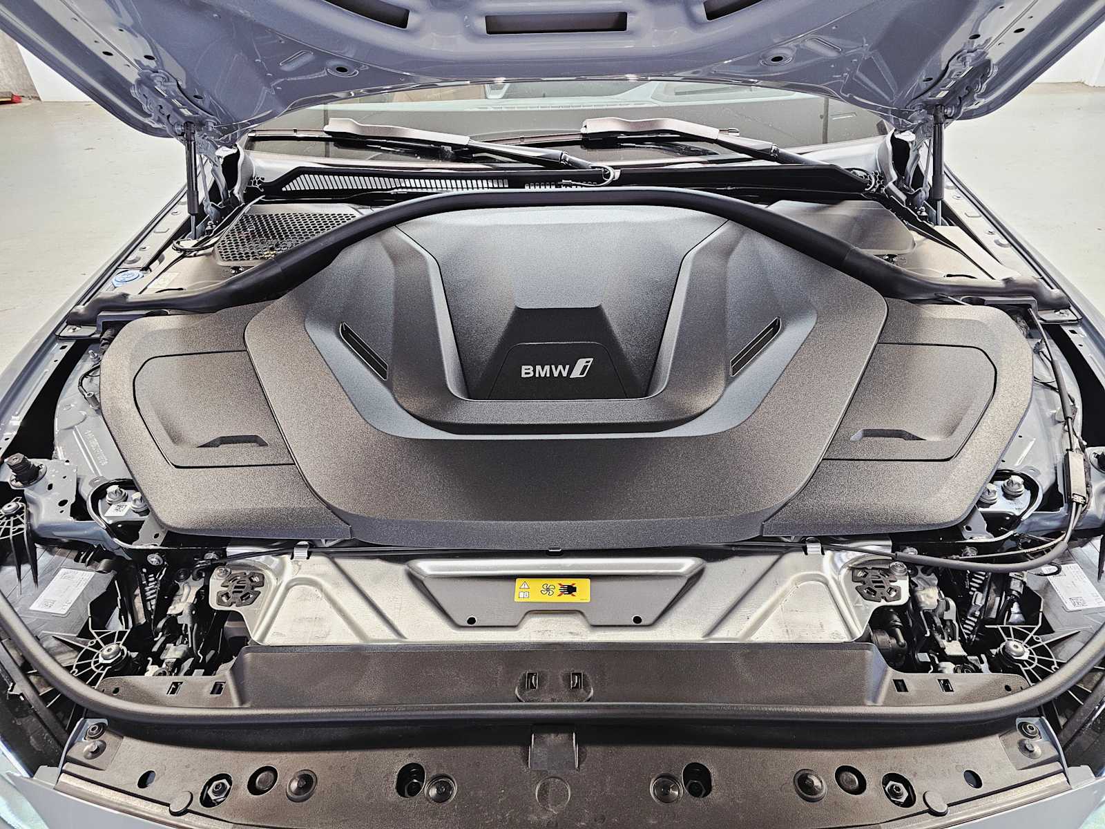 Thumbnail: 2025 BMW i4 - 9