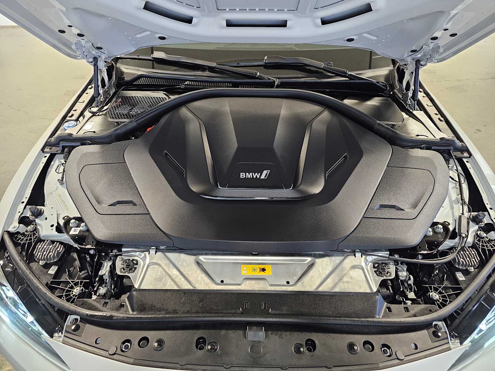 Thumbnail: 2023 BMW i4 - 8