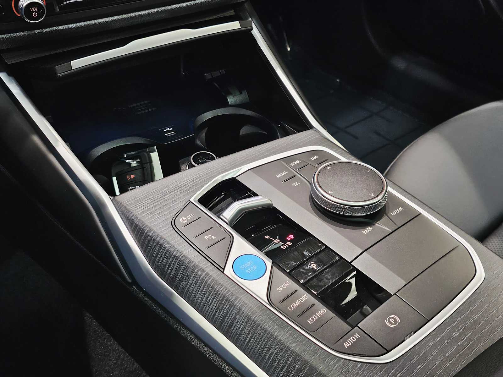 Thumbnail: 2025 BMW i4 - 17