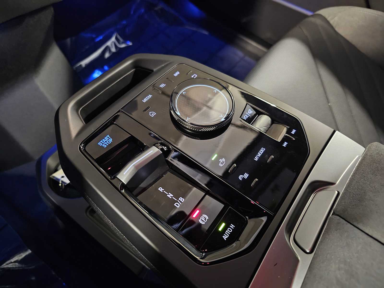 Thumbnail: 2026 BMW iX - 18