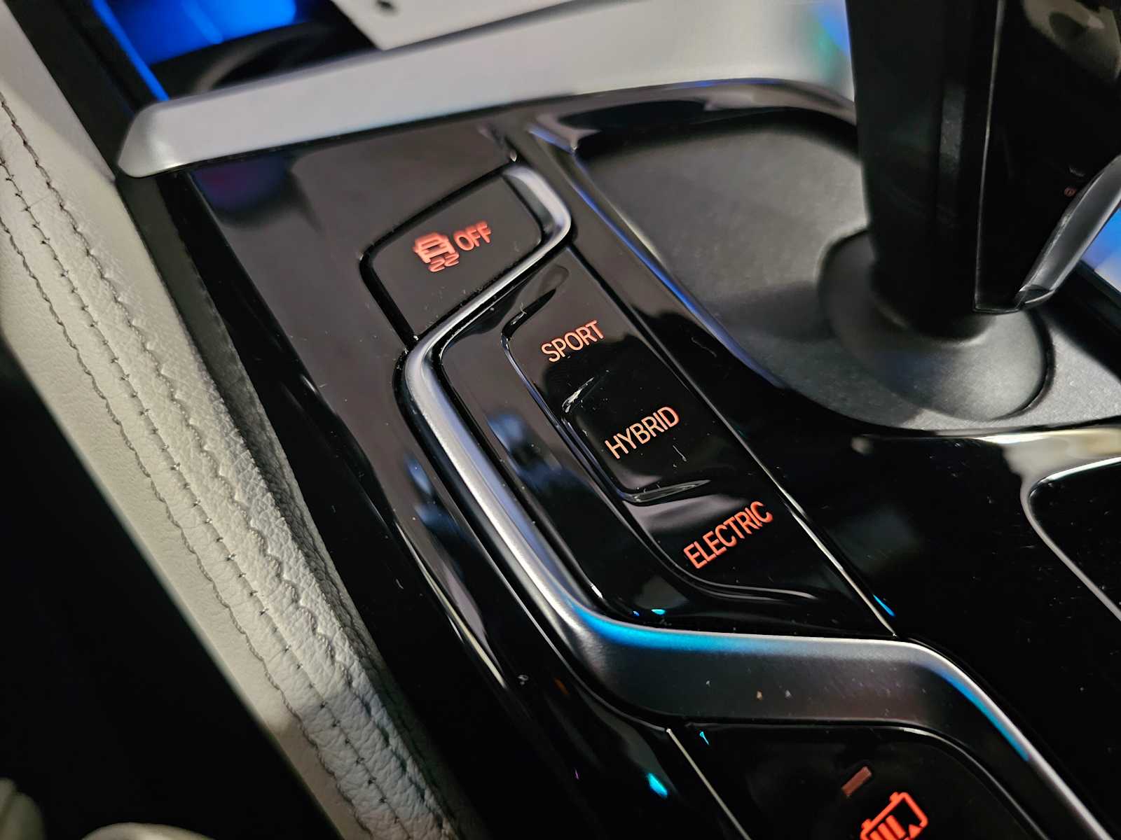 Thumbnail: 2023 BMW 5 Series - 28