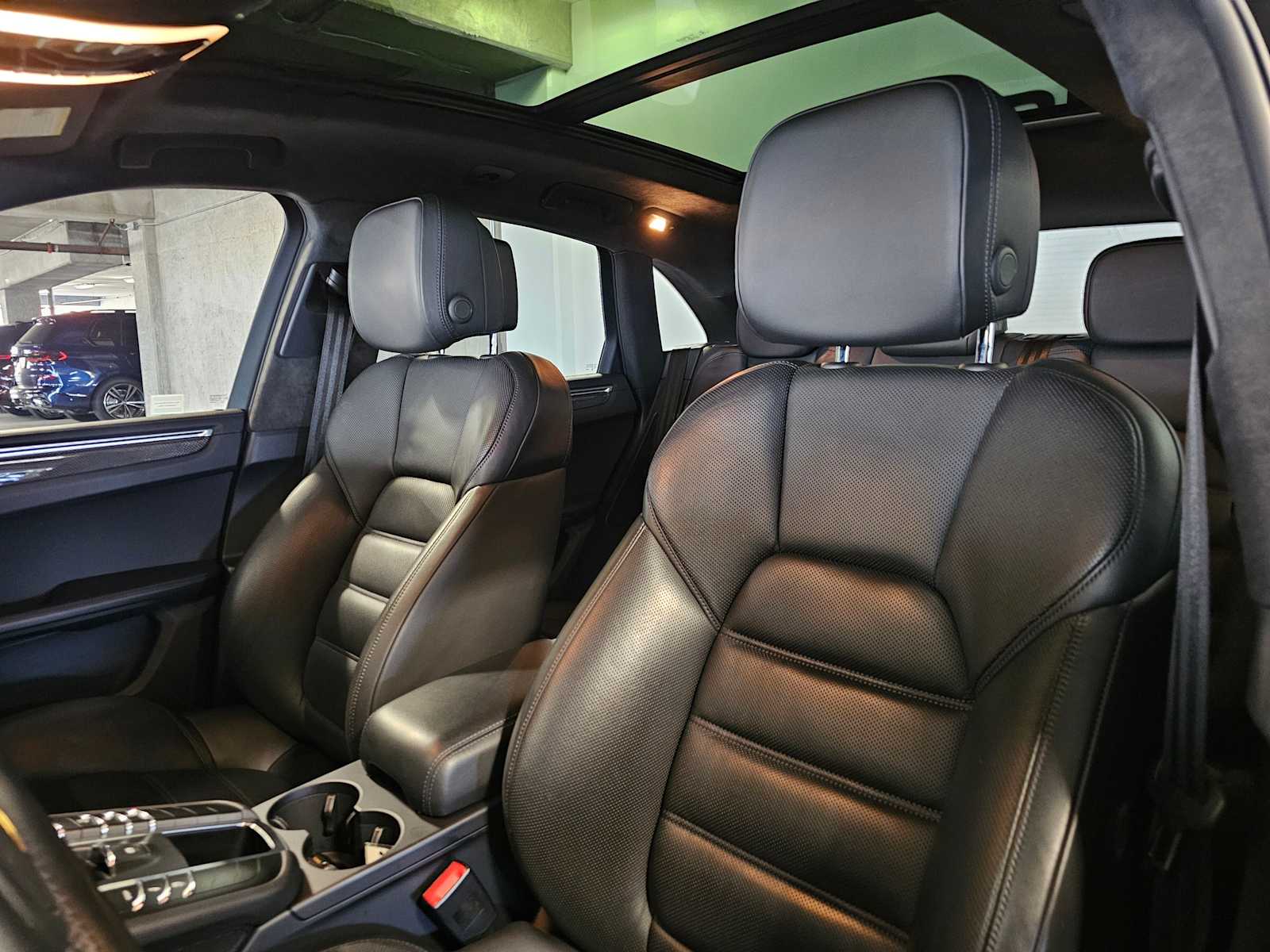 Thumbnail: 2016 Porsche Macan - 28