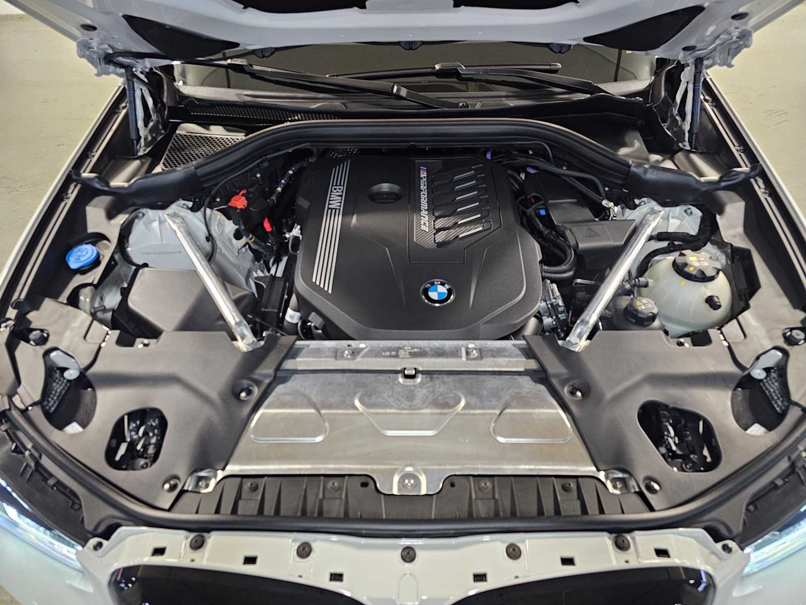 Thumbnail: 2025 BMW X4 - 9