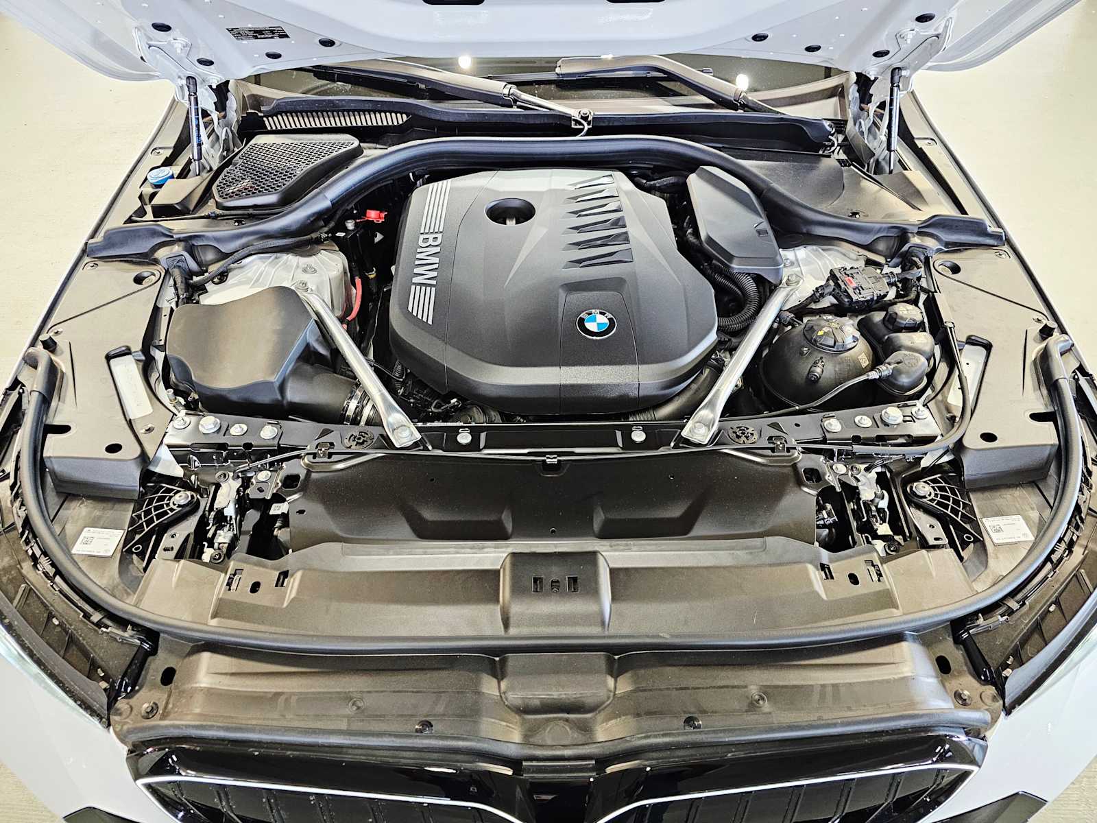 Thumbnail: 2026 BMW 5 Series - 9
